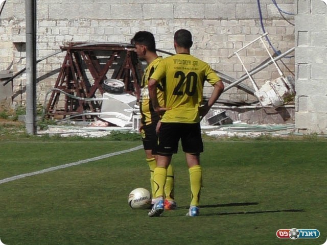 כפ"ס אחרת. רביבו מכין את הכדור (שקד מורג)